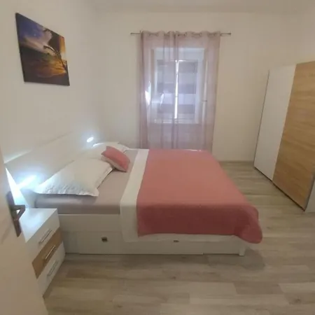 בית נופש Four Bedroom With Terrace & Sea View *
